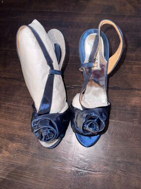Badgley Mischka Women’s Navy Satin Heels Ruffled Rose Petal Detail, Brand New 7